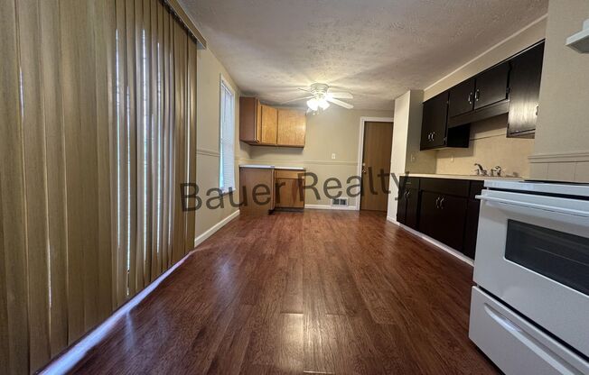 2 beds, 1 bath, 780 sqft, $725, Unit 221