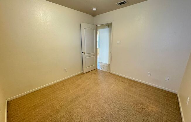 3 beds, 2 baths, 1,178 sqft, $925, Unit Apt B