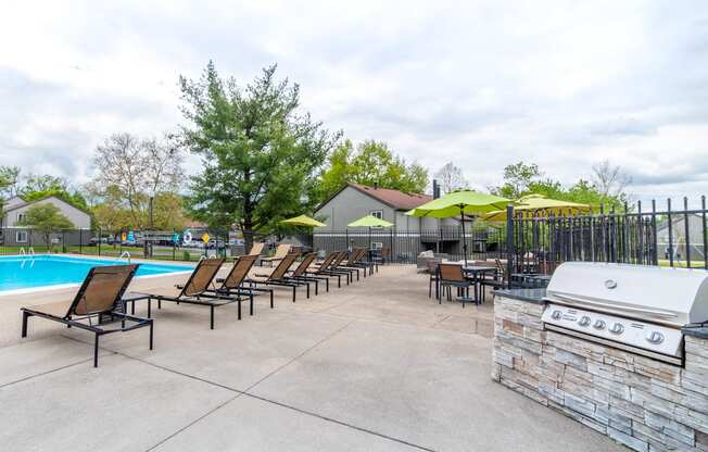 Poolside Grilling Stations at Woodbridge Apartments, Louisville