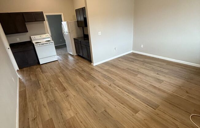 2 beds, 1 bath, $950, Unit Apt 23