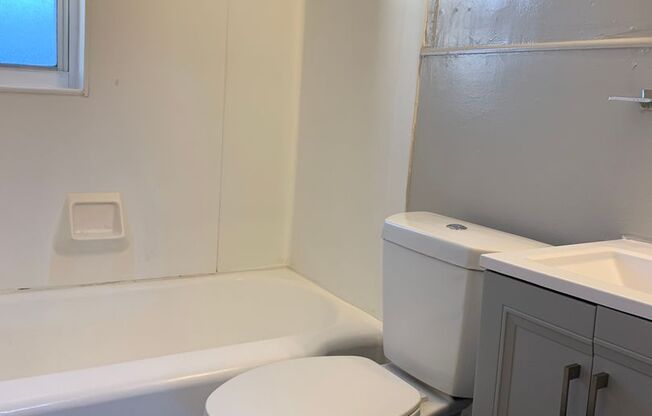 3 beds, 1 bath, 1,500 sqft, $1,305, Unit 1601-00