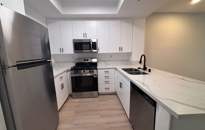 1 bed, 1 bath, 768 sqft, $2,498, Unit 114