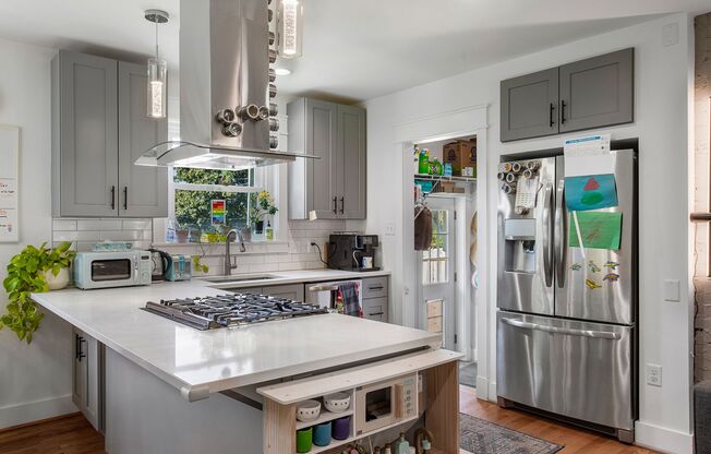 Spacious 4 Bed / 2.5 Bath home - AVAILABLE IN AUGUST!