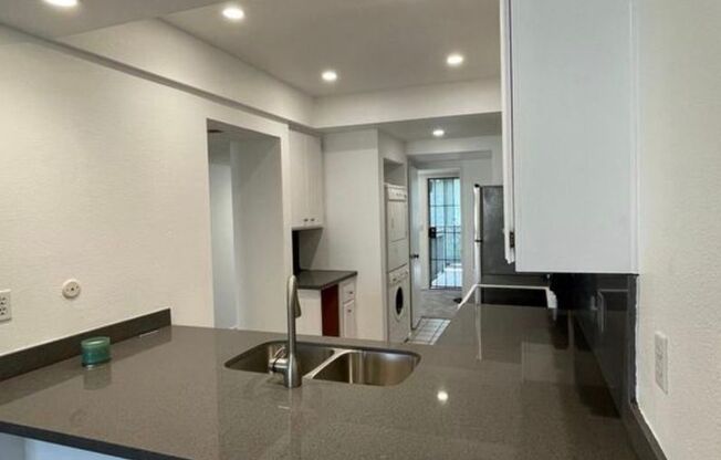 Large 2 Bdrm 2 Ba Condo for Rent in Point Loma for rent!