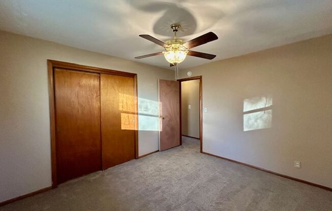 2 beds, 1 bath, 900 sqft, $1,150, Unit 6637 Forest Lane