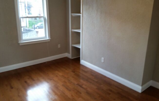 3 beds, 1 bath, $1,895