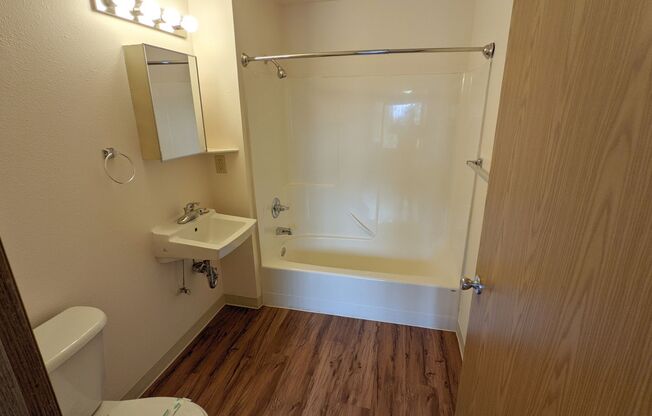 1 bed, 1 bath, 650 sqft, $1,195, Unit 11