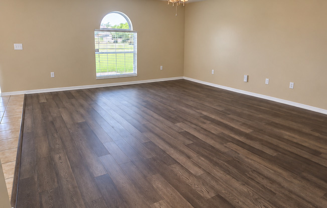 4 beds, 3.5 baths, $2,800