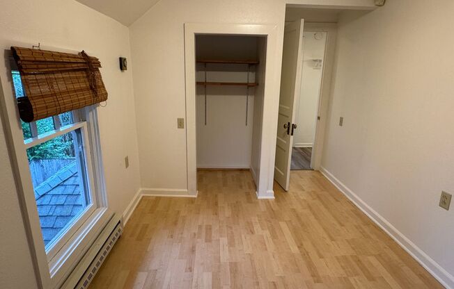 2 beds, 1 bath, $1,595, Unit 694 W 10th Ave #2