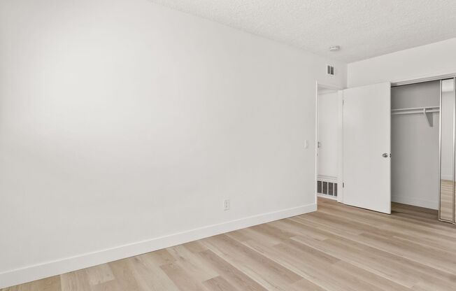 2 beds, 1 bath, 950 sqft, $2,475, Unit 48