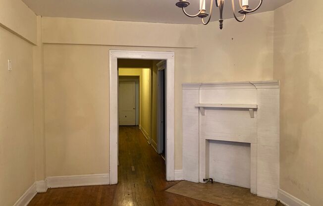 3 beds, 1.5 baths, $2,100, Unit 905 Maryland Apt 2