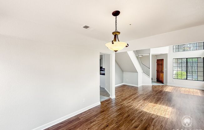Beautiful 4B/2.5BA House in Vista w/ Attached Garage & AC! 1–2 Year Fixed Rate!