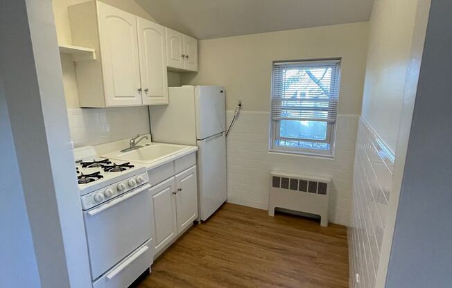 1 bed, 1 bath, $1,900, Unit 11