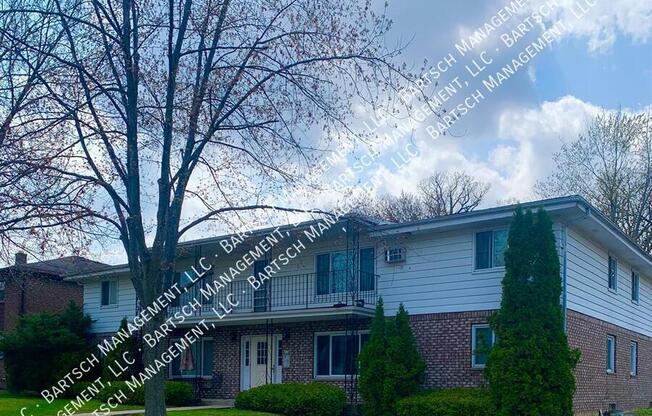 4315 N 104 ST