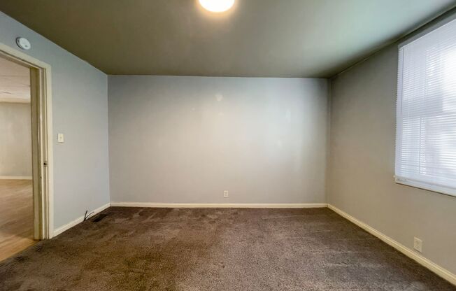 3 beds, 1.5 baths, 1,456 sqft, $1,200, Unit Apt 01