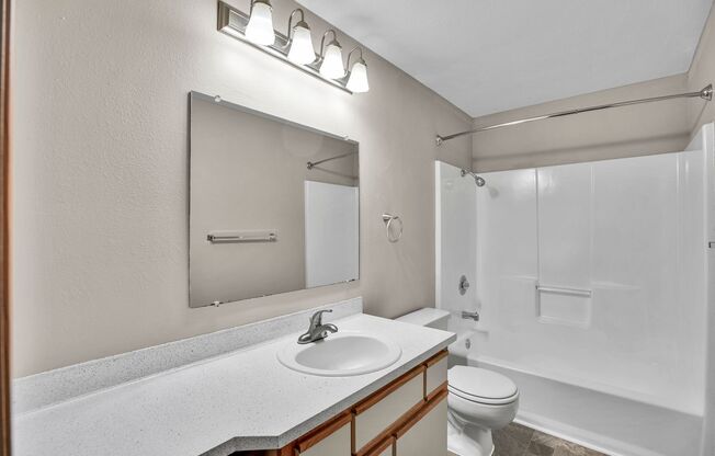 2 beds, 2 baths, 950 sqft, $1,295, Unit 340-18