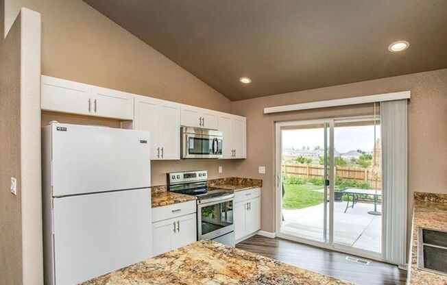 3 beds, 2 baths, $2,300