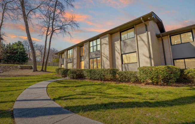 2 beds, 1 bath, 836 sqft, $1,350.7, Unit 1532-C