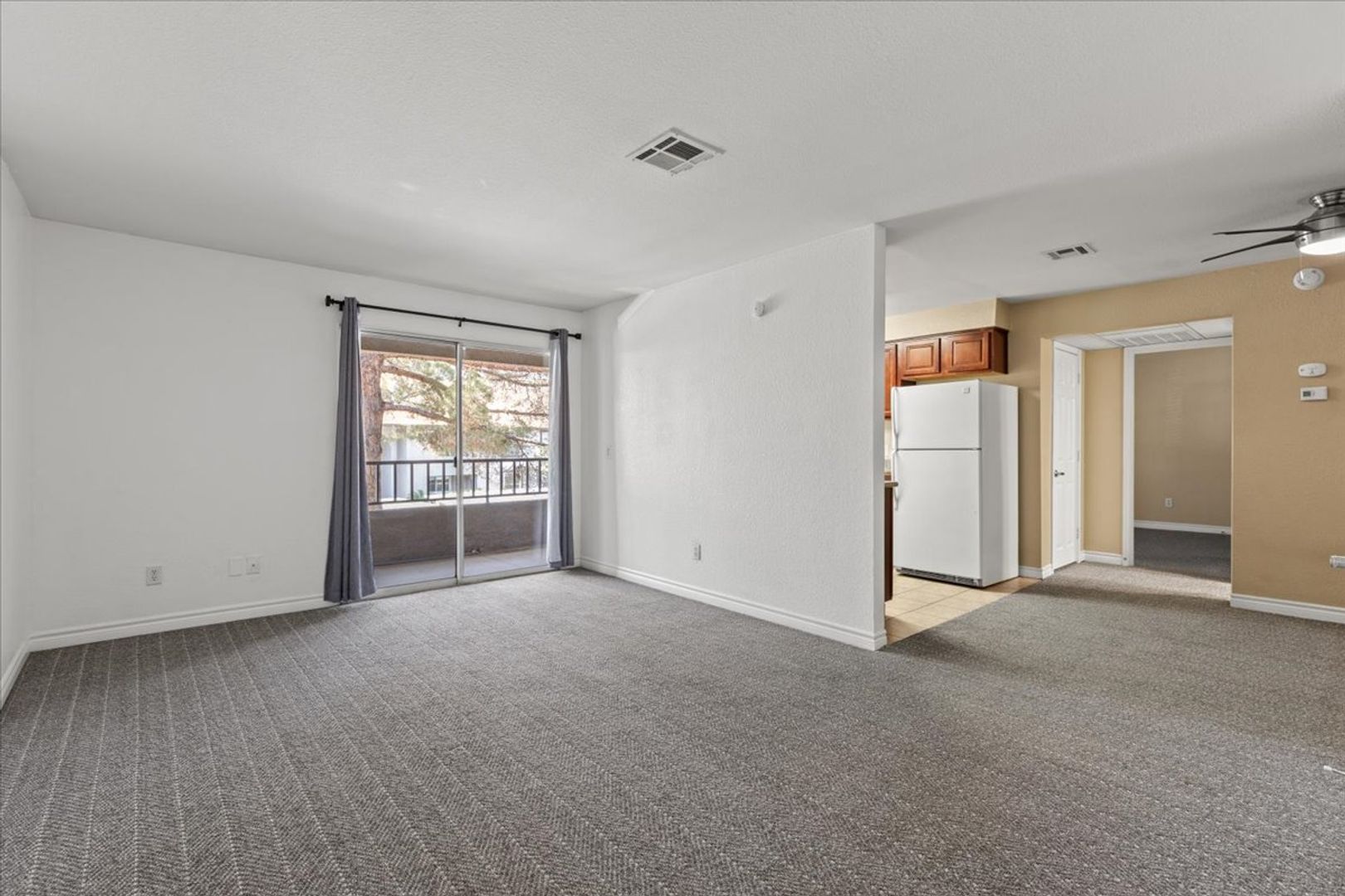 Beautiful 1 Bedroom 1 Bath Condo - Move In ready!