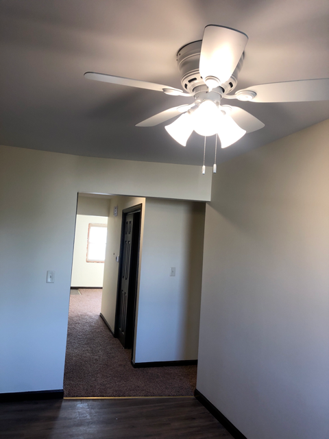 2 beds, 1 bath, 900 sqft, $1,300