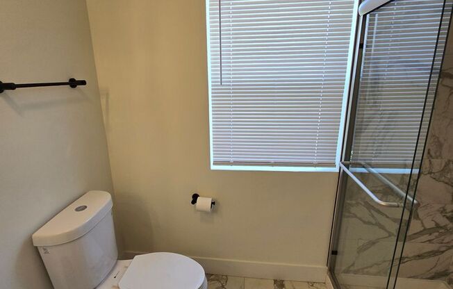 4 BEDROOM SINGLE FAMILY HOME