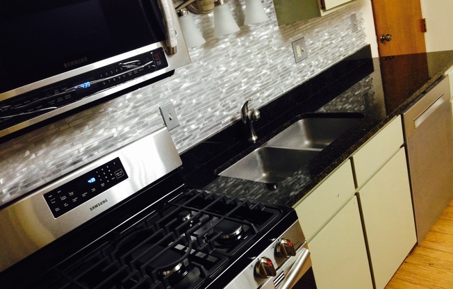 1 bed, 1 bath, 715 sqft, $1,095, Unit PTE 205