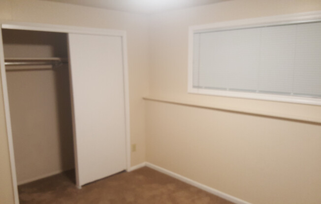 2 beds, 1 bath, 825 sqft, $1,150, Unit 14