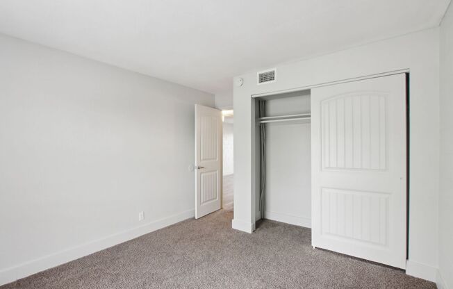 2 beds, 1 bath, 748 sqft, $1,649, Unit E67