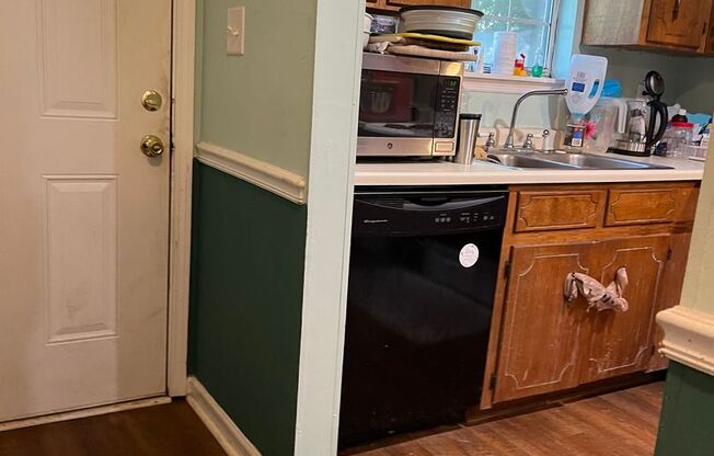 2 bedroom, 2 bath duplex in Sleepy Creek off Lumpkin Street! Available mid October!