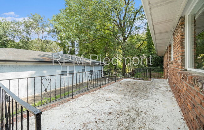261 HOLLY Road NW
