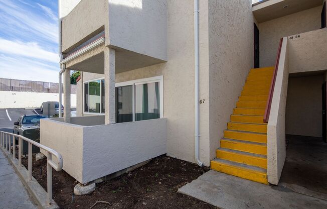 2 beds, 1.5 baths, 885 sqft, $2,350, Unit 067