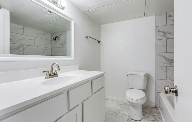 2 beds, 1 bath, $1,500, Unit #2033