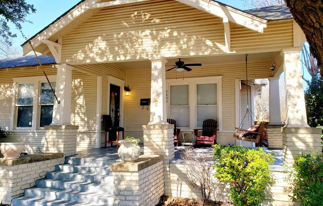 1920s 3 Bed, 2 Bath Bungalow in Vickery Place!