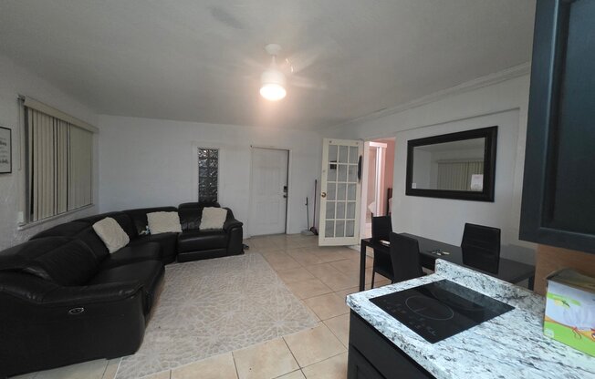 7909 NW 40 ST