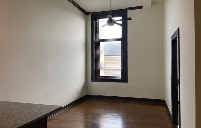 1 bed, 1 bath, 700 sqft, $1,500, Unit 302