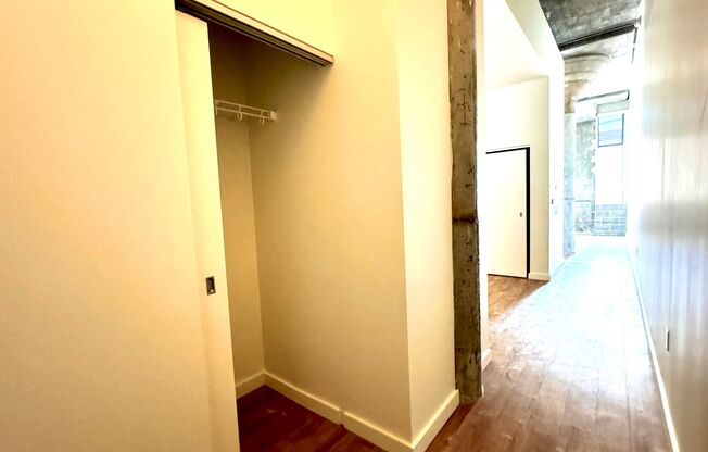 Studio, 1 bath, 600 sqft, $1,295, Unit 308