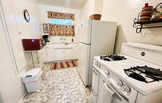 1 bed, 1 bath, 700 sqft, $1,350