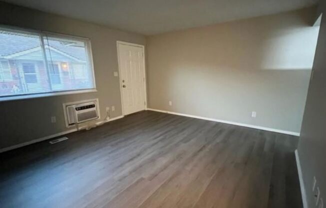 2 beds, 1 bath, 746 sqft, $995, Unit 5082 Nebraska Ave.