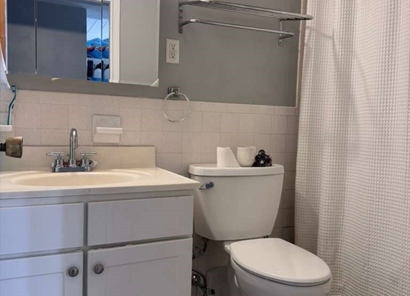 1 bed, 1 bath, 640 sqft, $2,100, Unit 4407