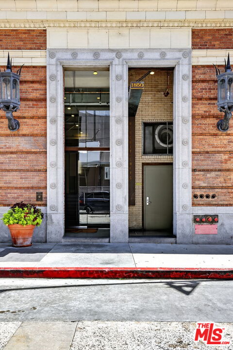 Studio, 1 bath, 1,147 sqft, $3,995, Unit 606