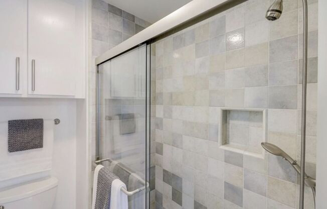 2 beds, 2 baths, $4,800, Unit #286