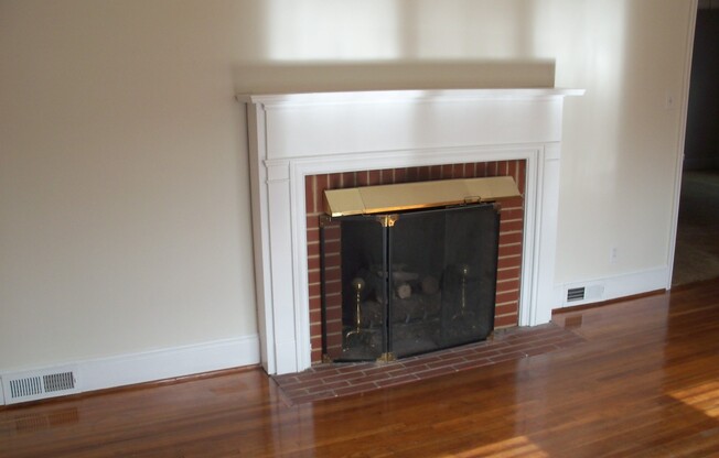 Three bedroom brick ranch with new carpet!