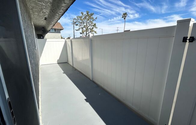 2 beds, 1 bath, 880 sqft, $2,965, Unit M-19