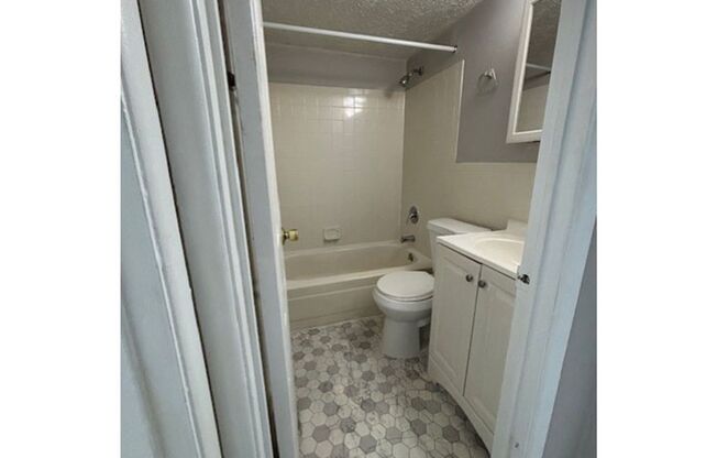 1 bed, 1 bath, 560 sqft, $795, Unit 725-32