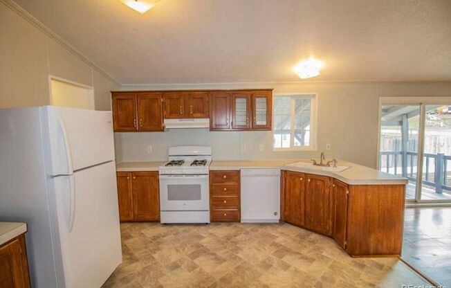 Secluded 3 bedroom 2 bath home with 1539 square feet!
