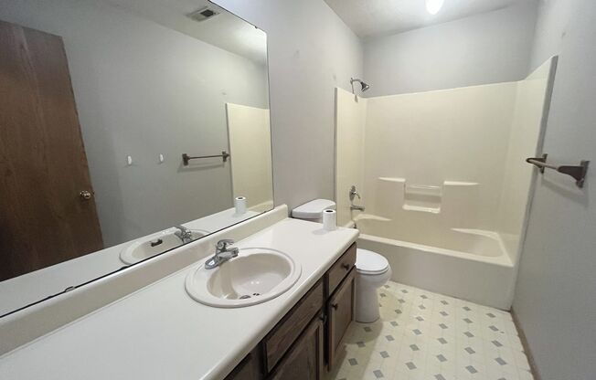 2 beds, 2 baths, $950