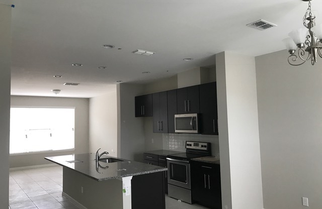 3 bedroom and 2 bathrooms townhome