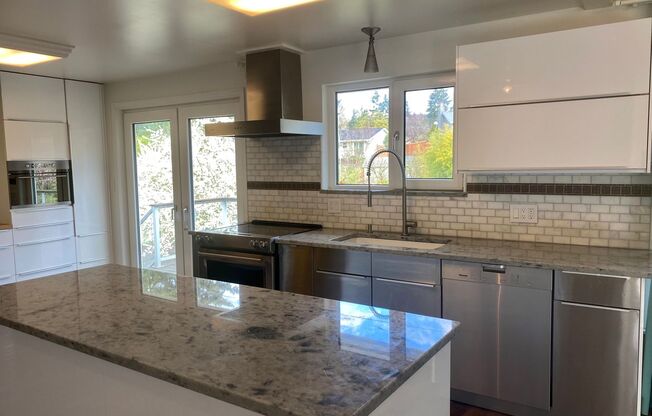 3 beds, 3 baths, $4,100