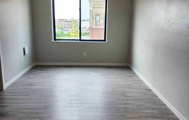 1 bed, 1 bath, 798 sqft, $1,300, Unit 305