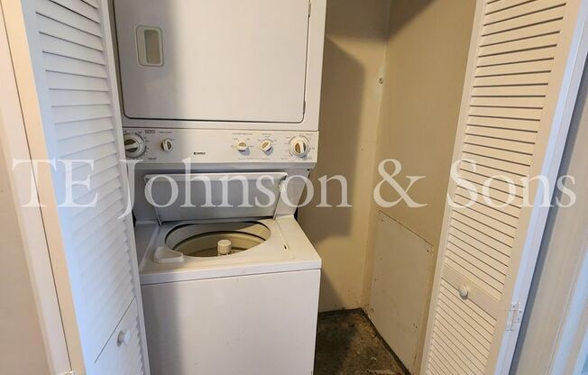 2 beds, 1 bath, $1,695, Unit 1612 B 1st St.